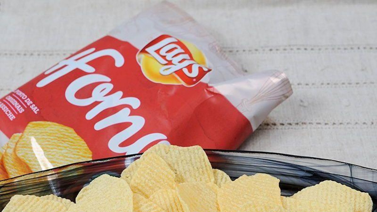 Imatge de les patates «Lay's» amb error en l'etiquetatge.