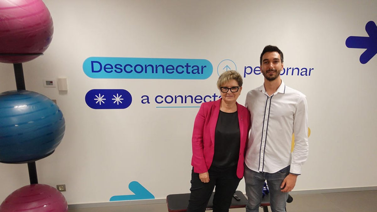 La consellerea delegada de Redessa, Teresa Pallarès con el promotor de la Sala Start&Up.