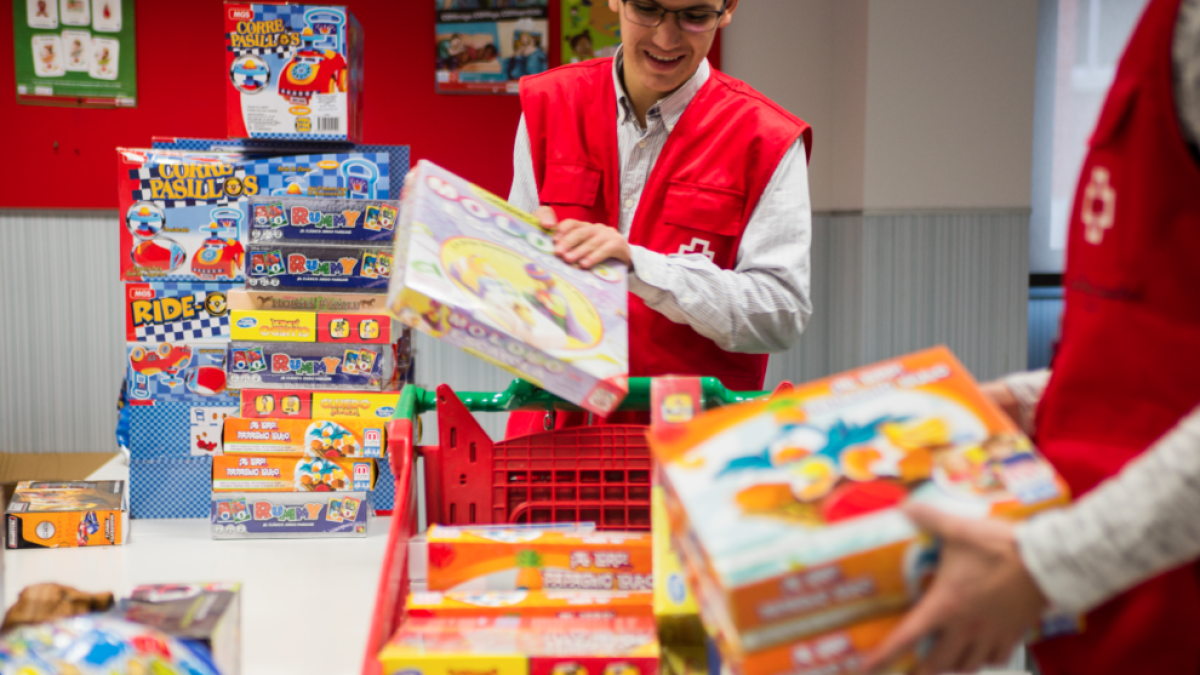 La campanya de la Creu Roja recollirà i distribuirà joguines noves, no bèl·liques ni sexistes.