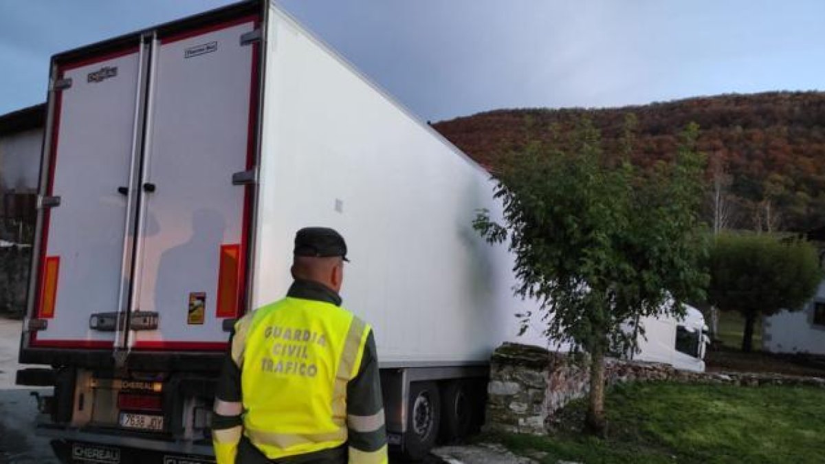 Navarra: Dos camions queden atrapats en un poble per un error del GPS