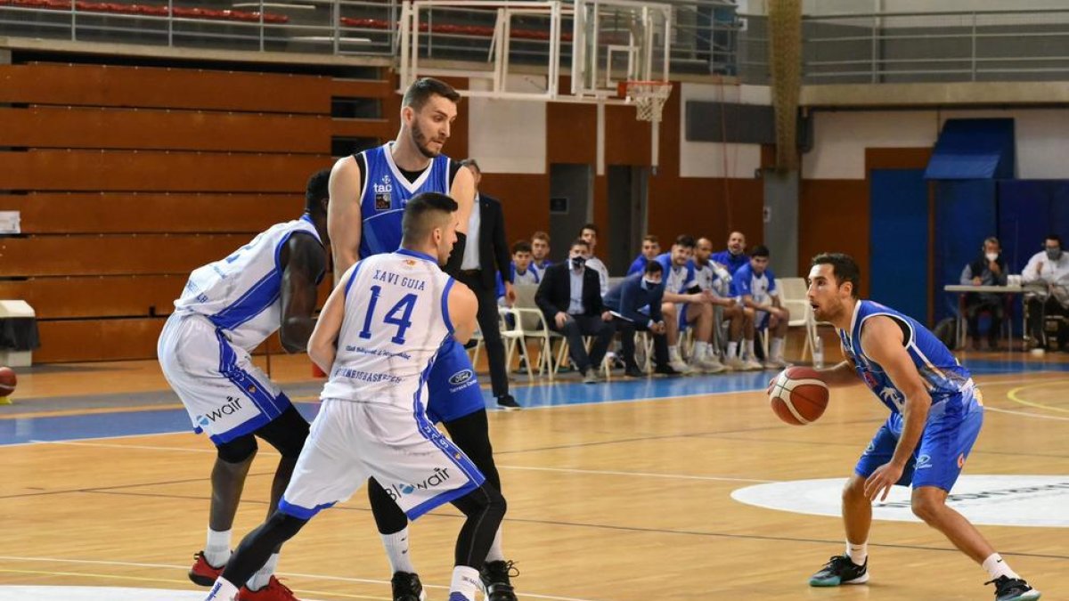 Dejan Bjelic, con la camiseta del CBT.