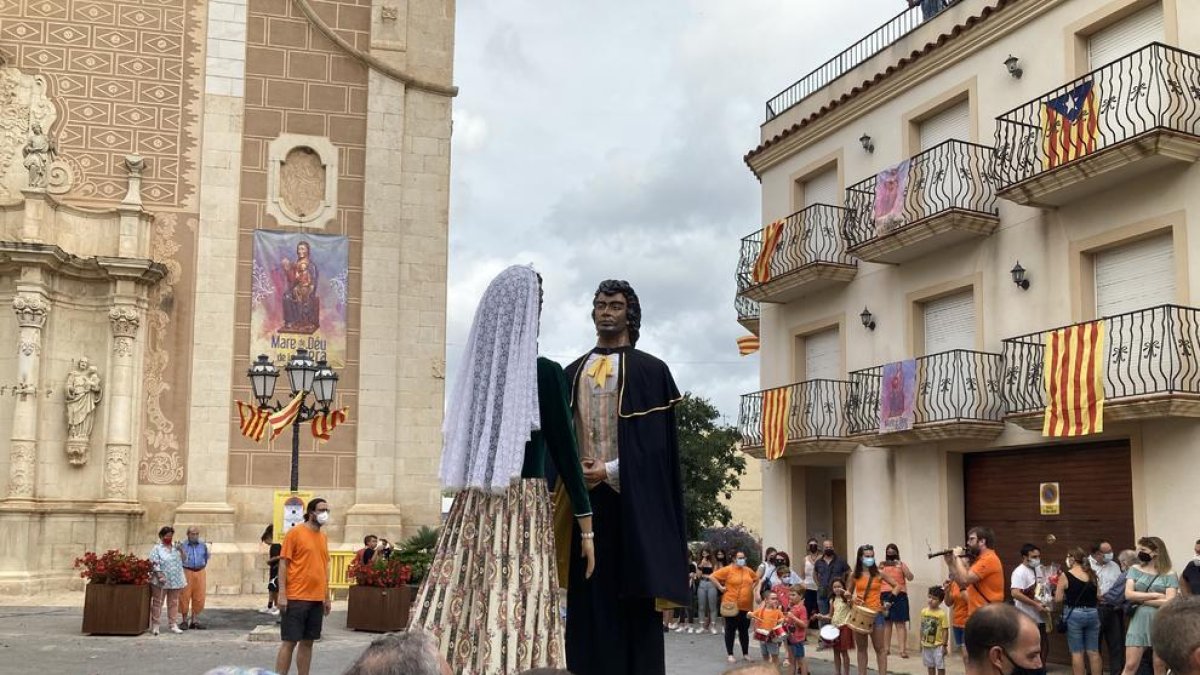 Imatge d'arxiu d'una ballada de gegants a les Borges del Camp.