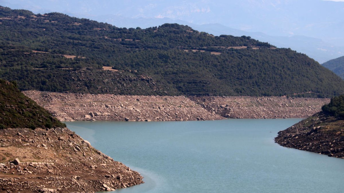 L'embassament de Rialb presenta un baix nivell de reserva d'aigua per la sequera.