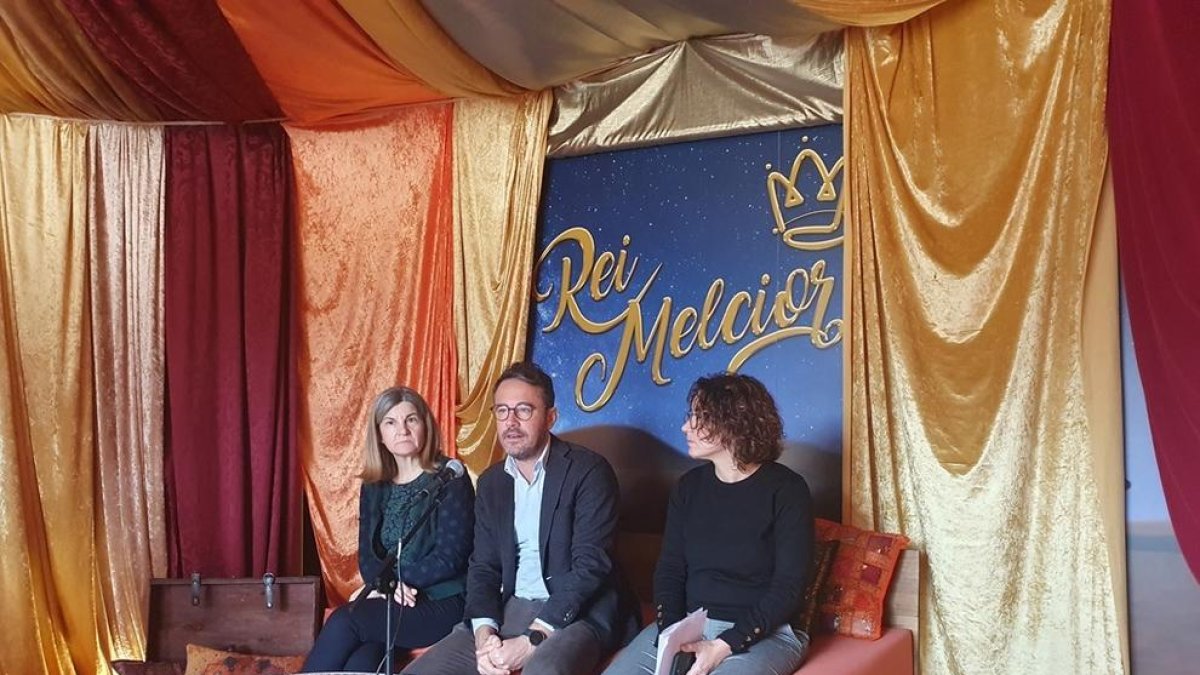 L'alcalde, Pere Segura, i les regidores Manuela Moya i Cristina Cid, en la presentació del programa.