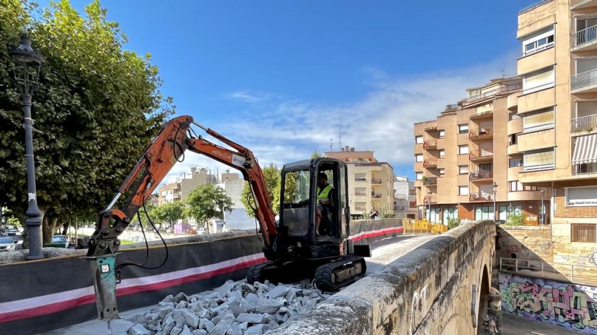 Les obres donen resposta a una reivindicació històrica per facilitar la mobilitat dintre del municipi.