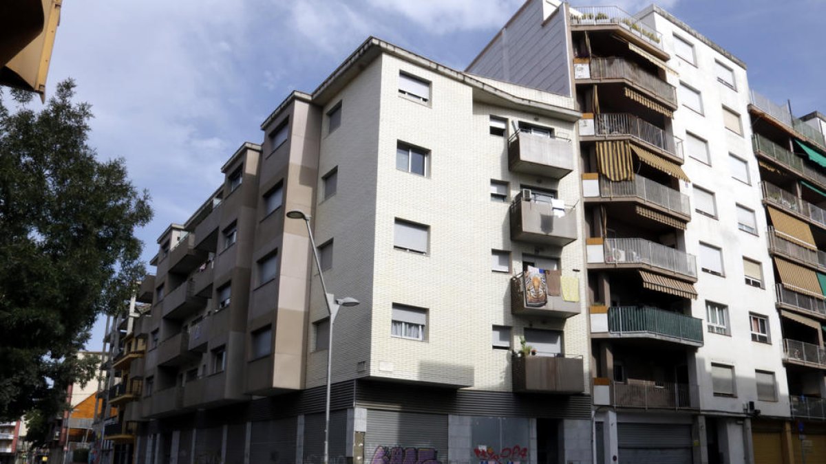 Uno de los edificios donde el Ayuntamiento de Girona compra pisos.