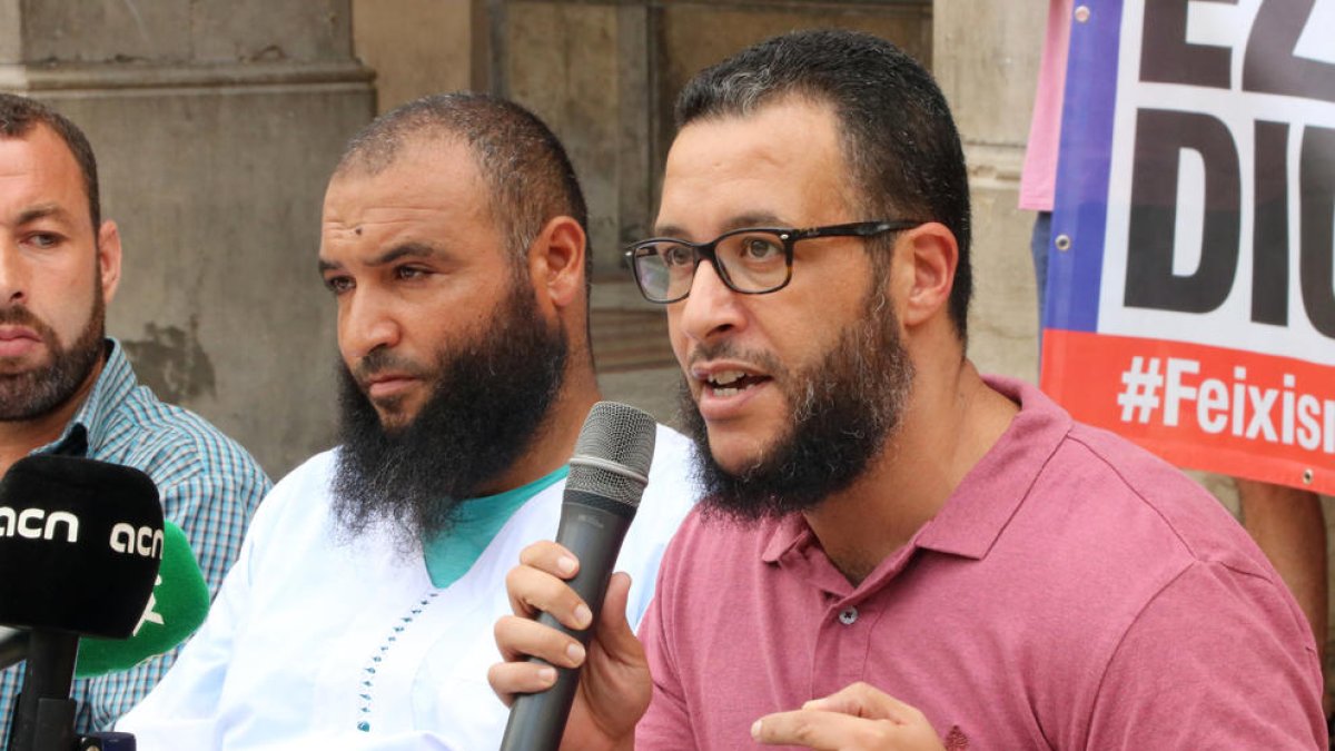 El presidente de la asociación islámica Al-Forkan de Vilanova, Amarouch Azbir, y el presidente de Adedcom de Reus, Mohamed Said Badaoui.