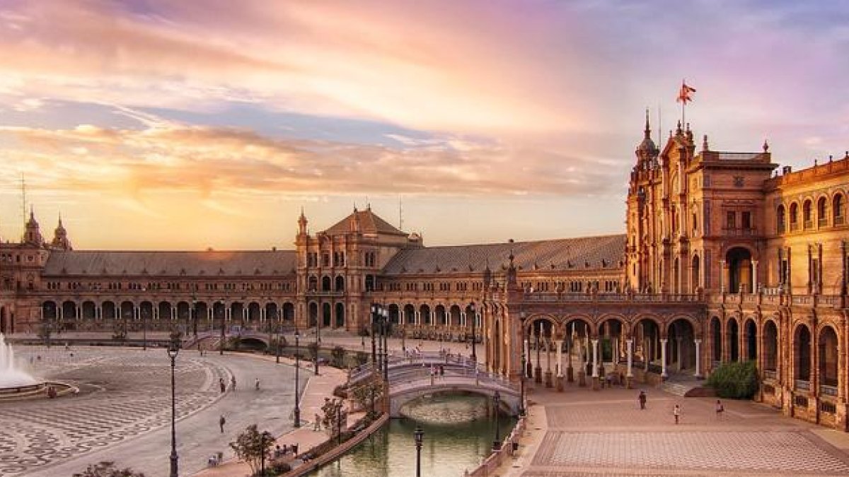 Imatge de la plaça Espanya de Sevilla.