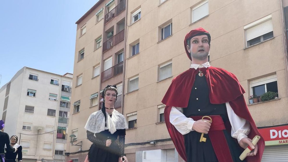 Els gegants de Sant Pere i Sant Pau, en Peret i la Marieta, celebren enguany el seu trentè aniversari.