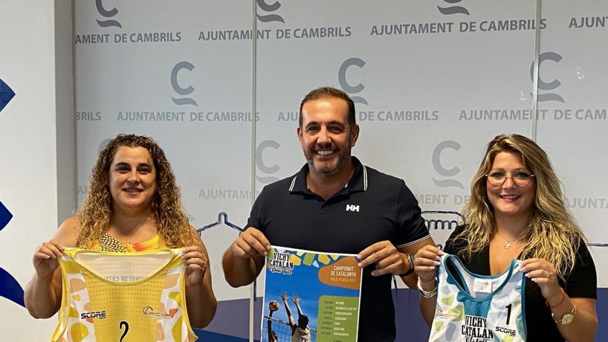 Image de la presentació de la final del Campionat de Catalunya de Vòlei Platja que se celebrarà a Cambrils.