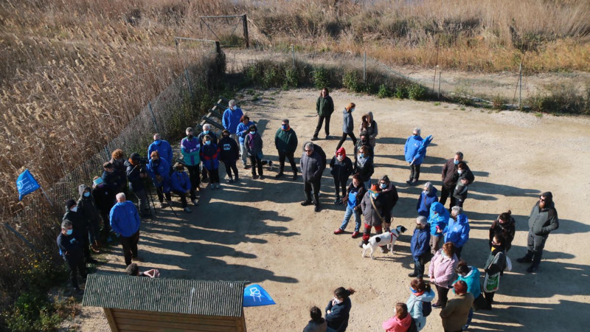 L'activitat impulsada per SEO BirdLife, PiCampall i la Plataforma en Defensa de l'Ebre ha reunit una quarentena de persones.