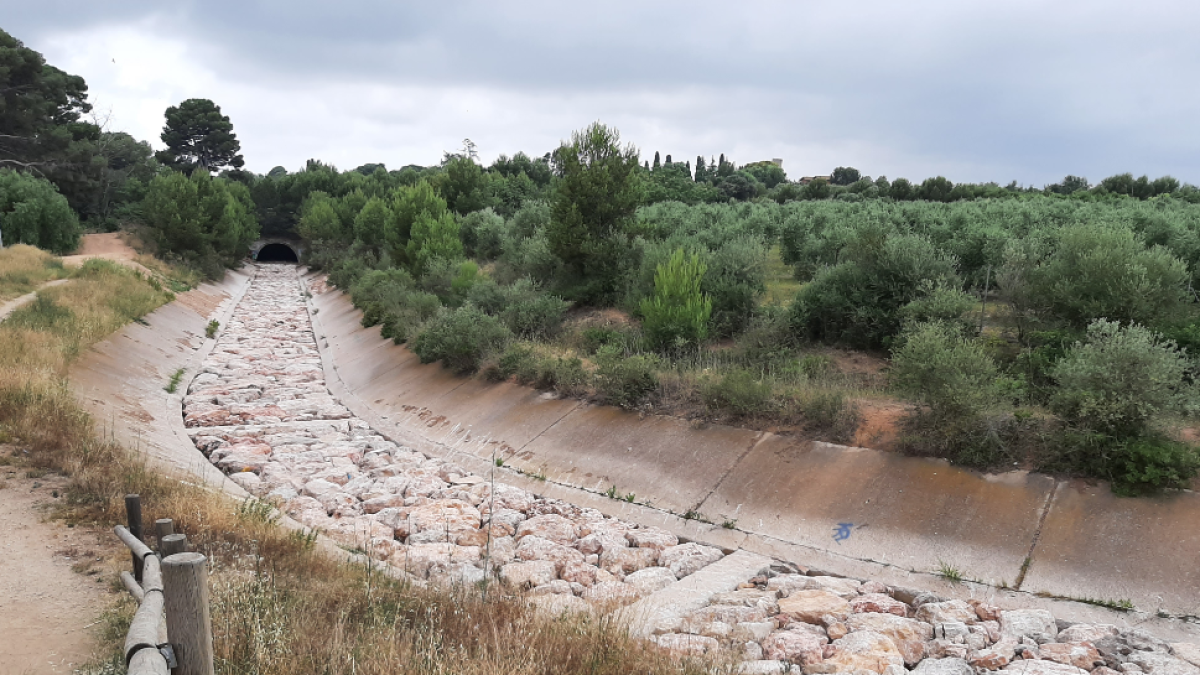 S'ha construït una protecció més robusta que permet fixar el fons de la llera en cas d'avingudes extraordinàries.