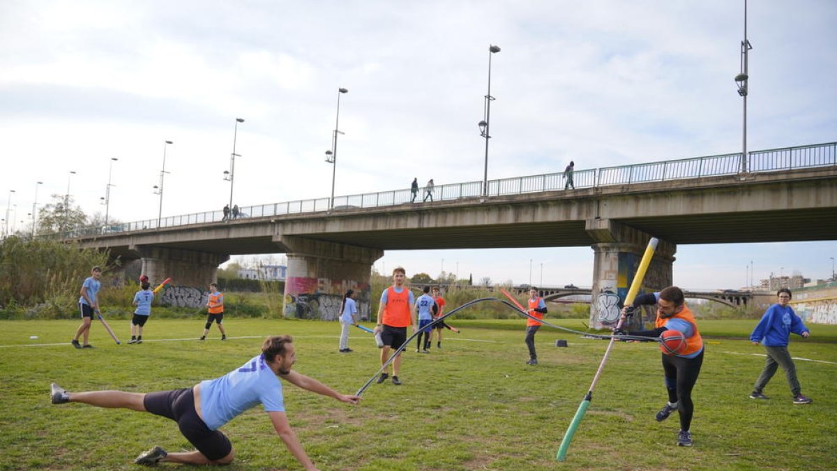 L'equip Tarrako Jugger entrenant aquest dimarts a Tarragona.