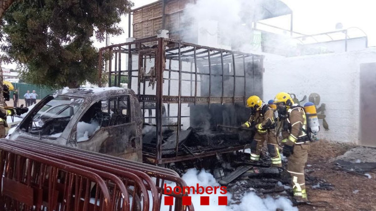 Imagen del estado del camión afectado por el fuego en el incendio.