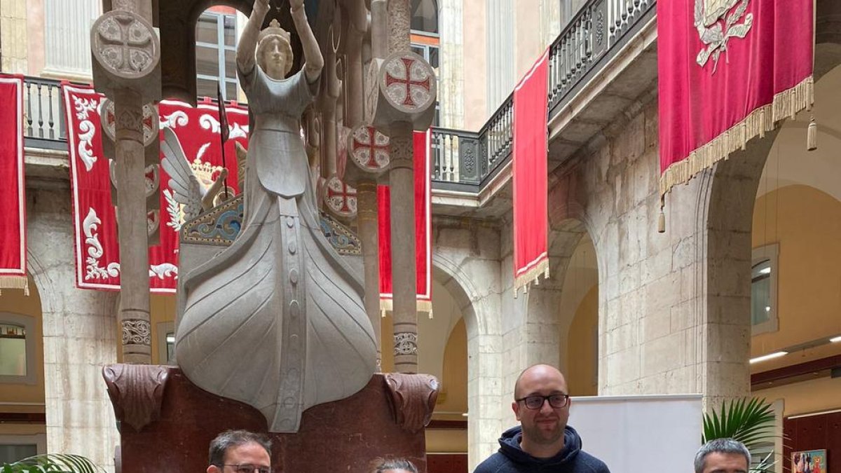 Un momento de la presentación, en el patio de Jaume I.