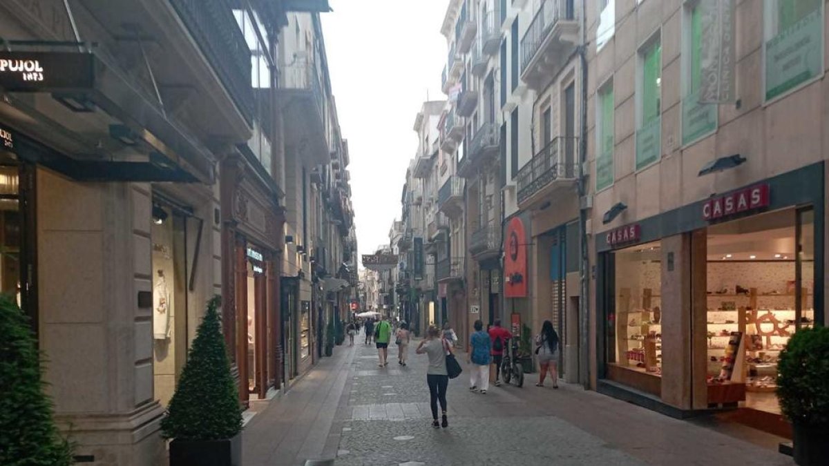 Imagen de la calle Monterols, uno de los núcleos comerciales de Reus.