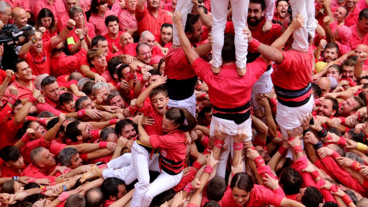 La Colla Joves dels Xiquets de Valls celebra el 4d9 net descarregat.