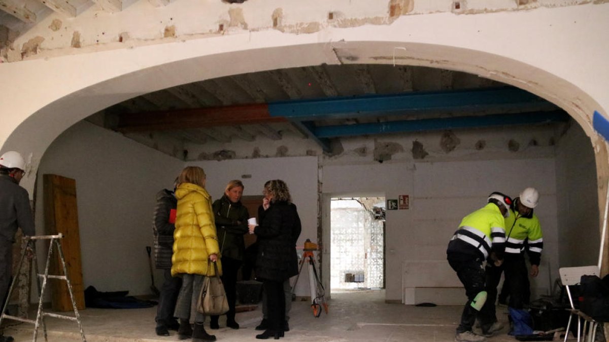 Visita d'obres al nou espai de patologia forense a Tortosa.