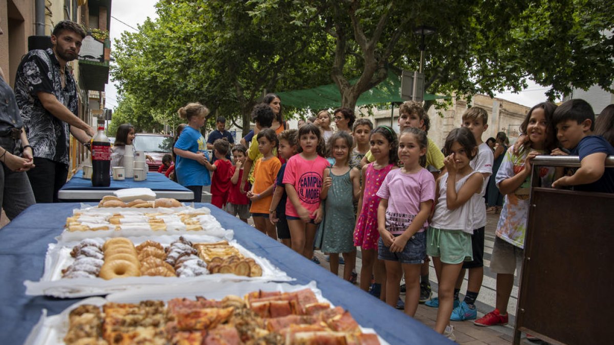 ELs nens de l'escola van ser protagonistes de la festa.