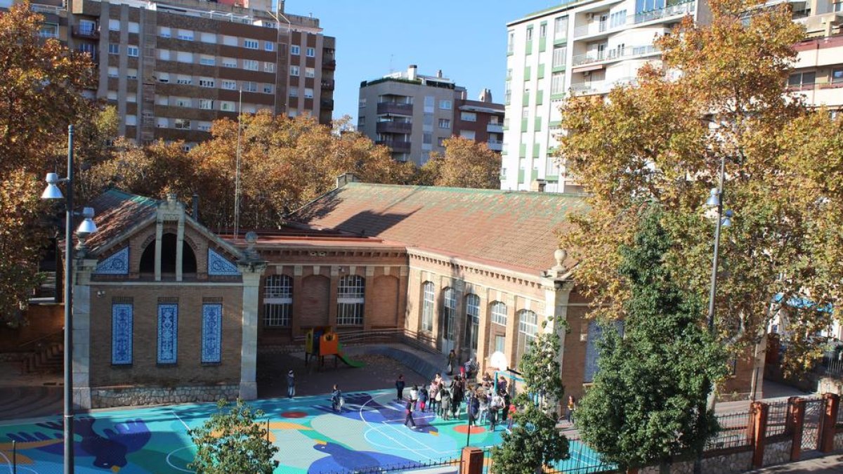 Imatge del pati de l'Escola Prat de la Riba de Reus.