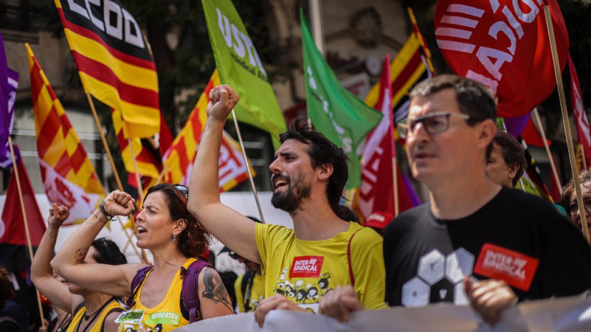 Imatge d'arxiu de docents manifestant-se en una jornada de vaga.