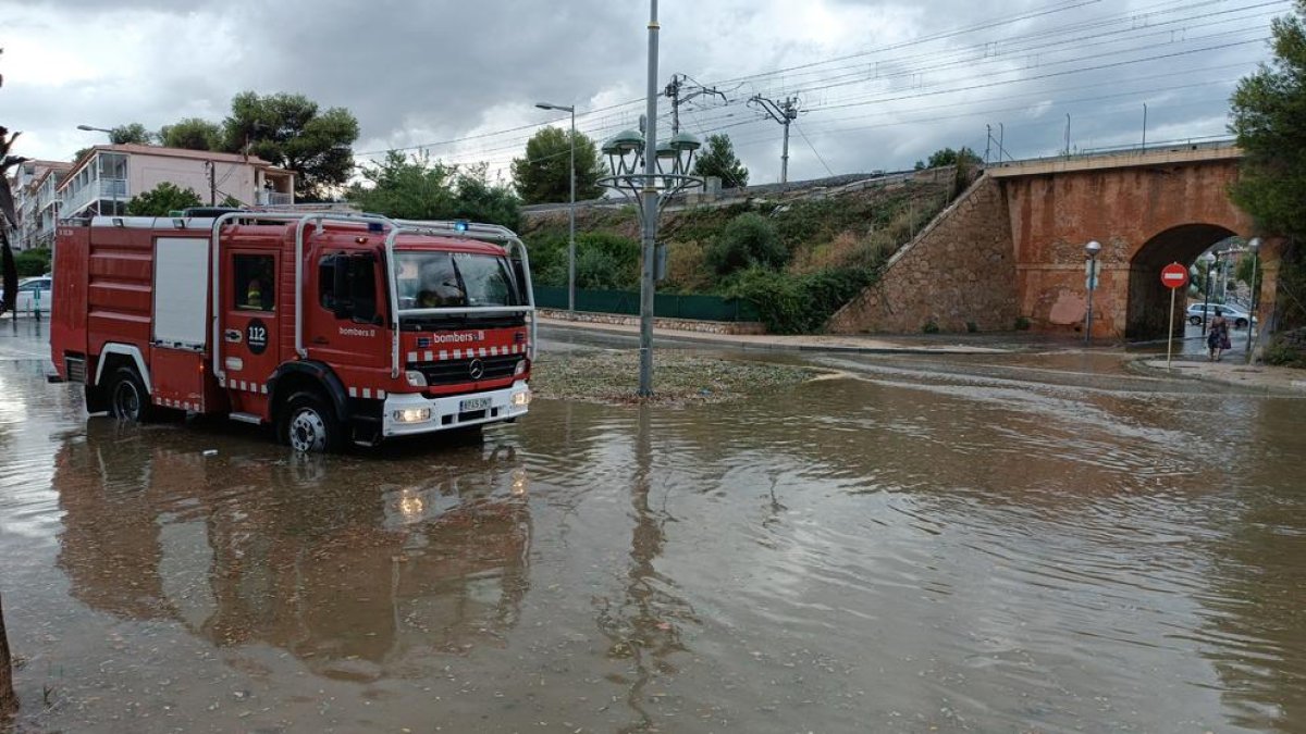 Imatge de les inundacions que ha provocat la tempesta d'aquest dimecres a Tarragona.