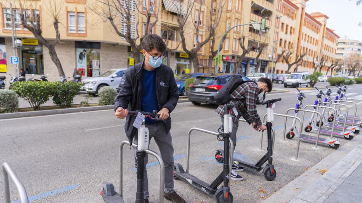 Imagen de archivo de un aparcamiento de patinetes de Tarragona.