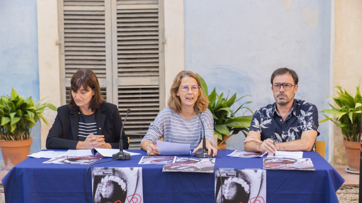 Lurdes Malgrat, Inés Solé i el director artístic del festival, Jesús Vilamajó, en la presentació d'ahir.