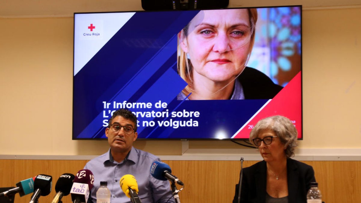 Ramon Grau, president provincial de la Creu Roja a Tarragona, i Anna Sabaté, coordinadora de l'entitat a Tarragona.