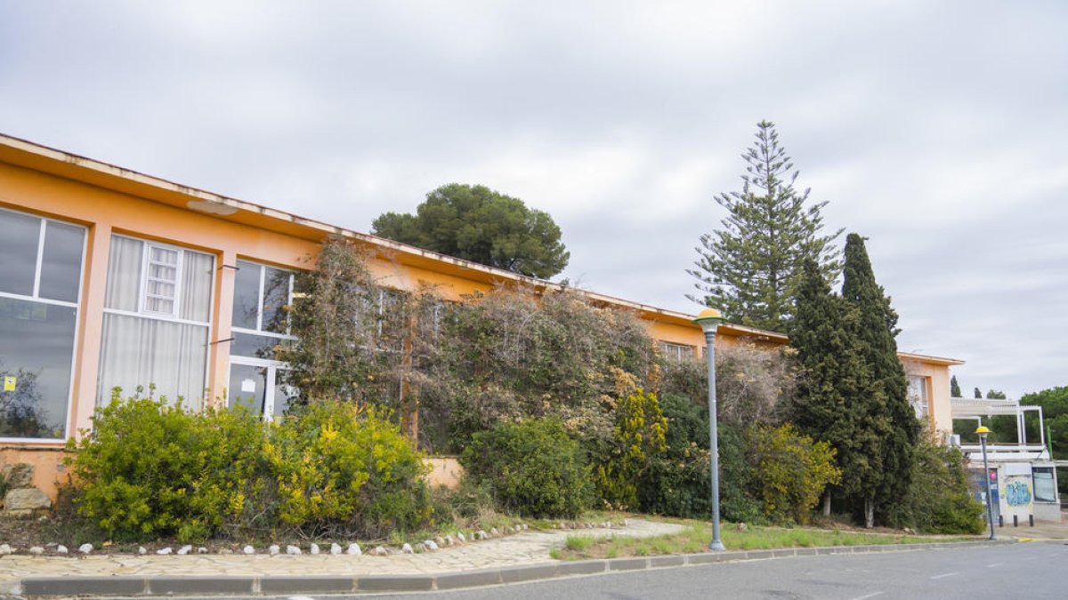 Imatge de l'exterior de la Ciutat de Repòs i Vacances, on instal·larà un alberg juvenil.