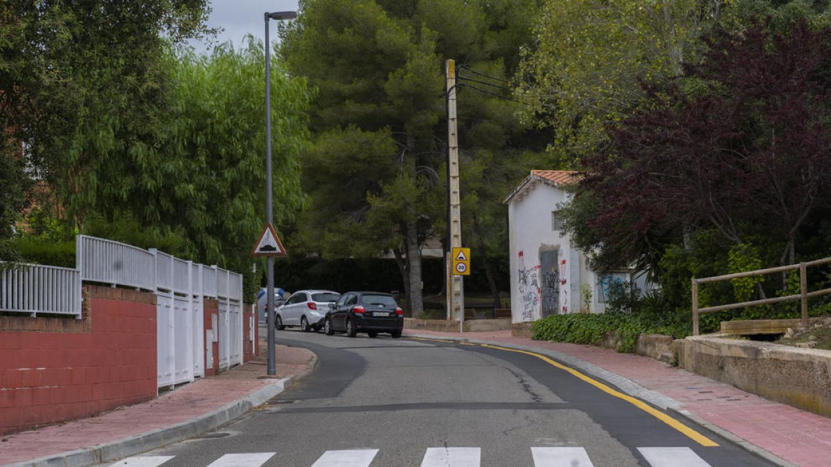 Calle de Cala Romana, una de las zonas afectadas por la problemática de los vados permanentes.