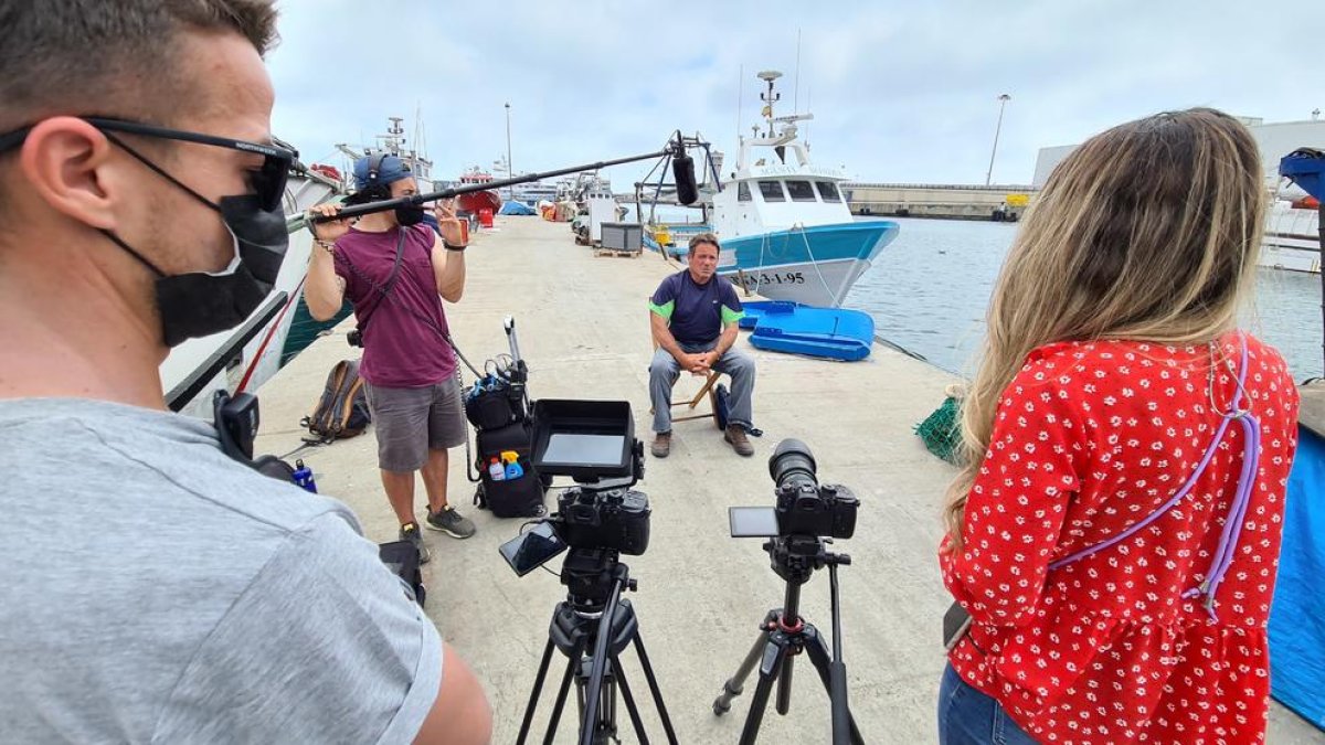 Imatge de la filmació d'«Arrels de Mar», el documental sobre l'aventura marinera a la Costa Daurada i les Terres de l'Ebre.