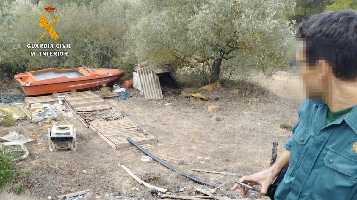 Imatge d'un dels controls realitzats pel SEPRONA al pantà de Riba-roja.