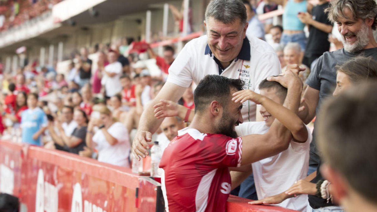 Andrei Lupu, qui podria ser l'amenaça del Nàstic en el partit de Copa contra el Màlaga, celebrant un gol durant la pretemporada.