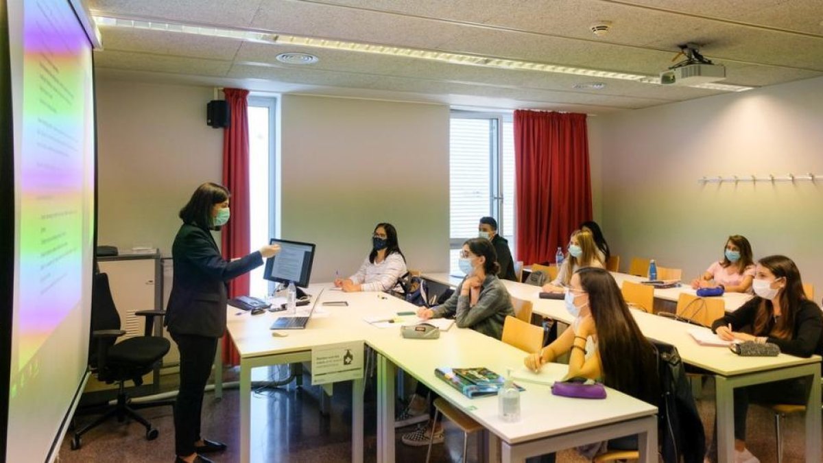 Clase en el aulario del Campus Catalunya.