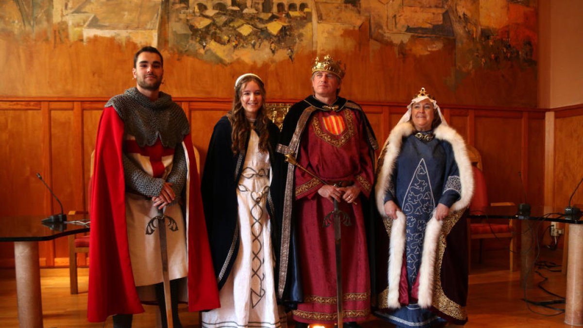 Los miembros de la comitiva real en la presentación de la 35.ª edición de la Semana Medieval.