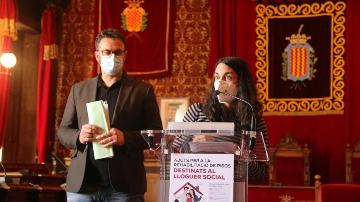 Imatge d'arxiu de la consellera Eva Miguel durant la presentació dels ajuts per la rehabilitació de pisos.