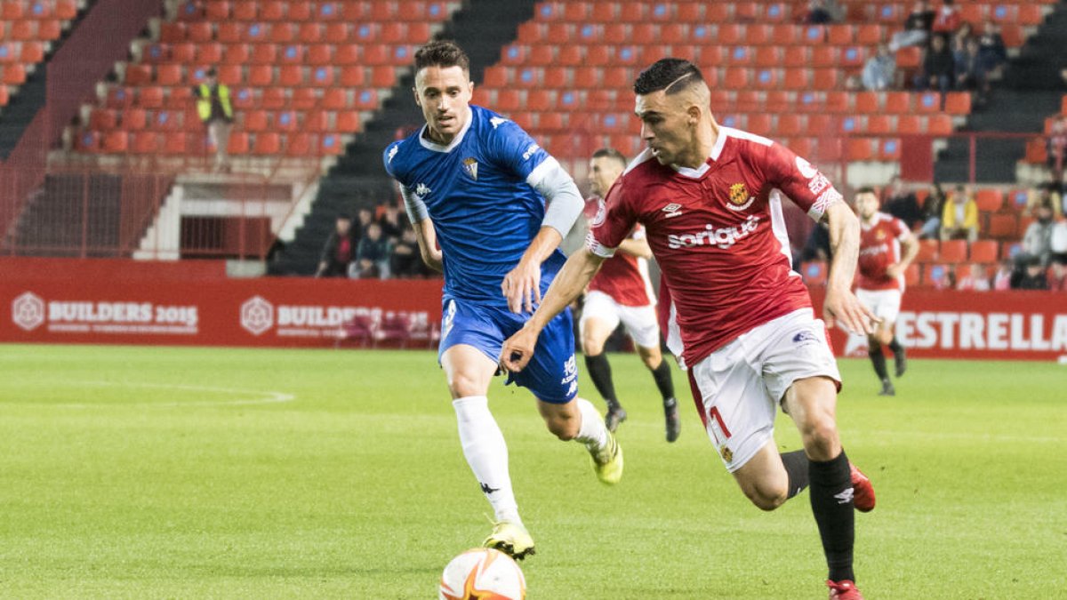 Con el gol contra el San Fernando, Dani Romera se convierte en el delantero más efectivo del Nàstic.