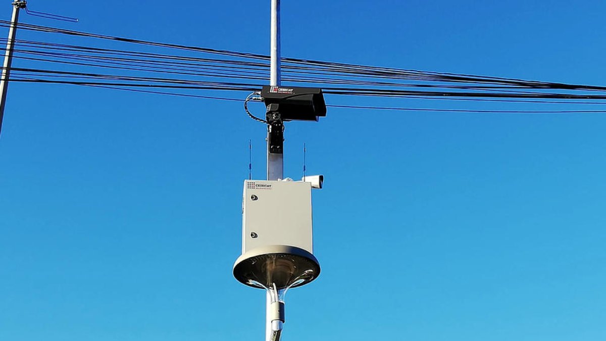 Una de les vuit càmeres instal·lades a les entrades i sortides del municipi de Castellvell del Camp.