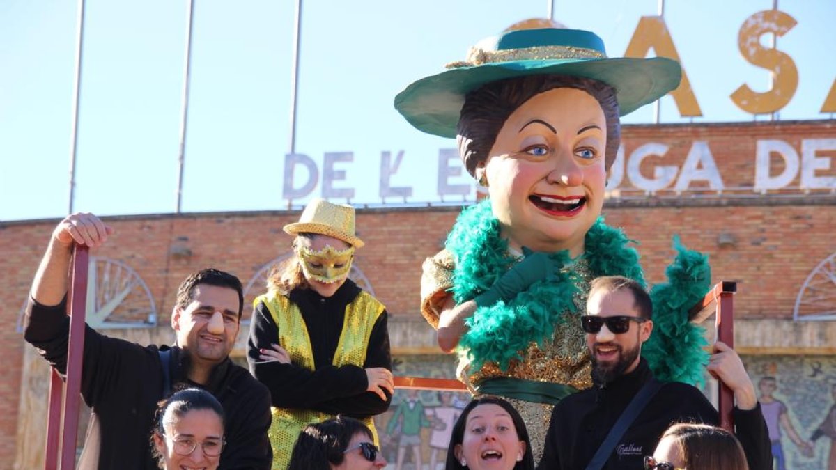 La Dona dels Nassos ha visitat el nucli comercial del municipi.