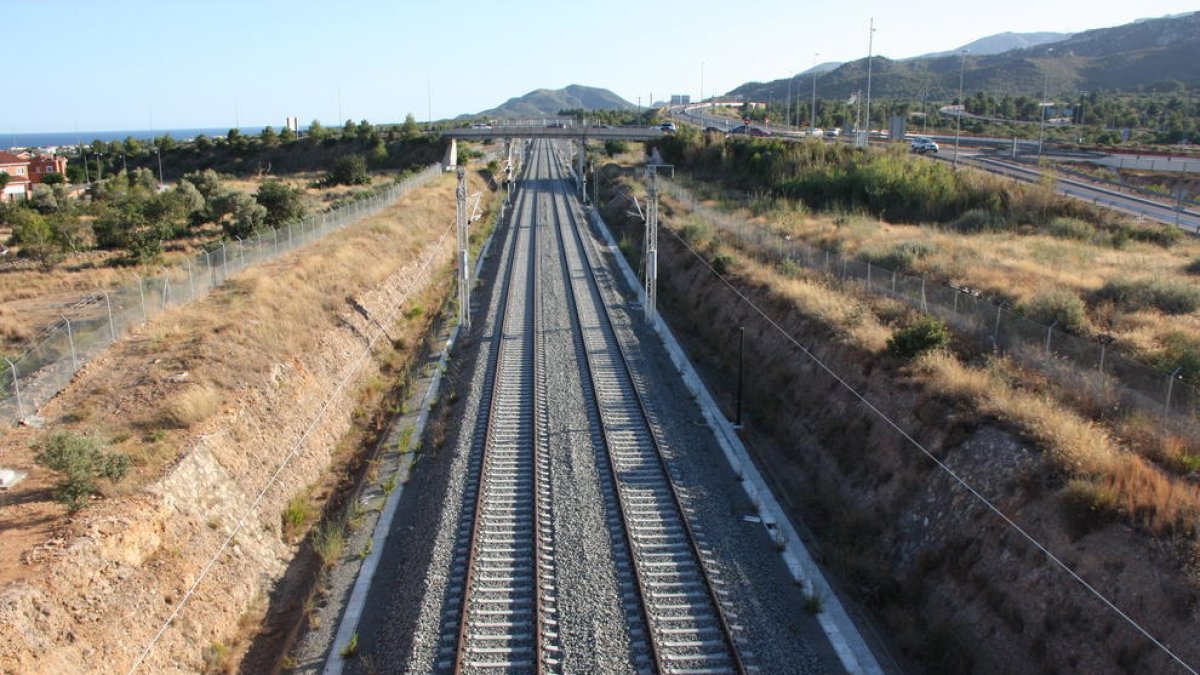 Xarxa ferroviària del corredor del mediterrani al seu pas per Vandellòs - Hospitalet de l'Infant.