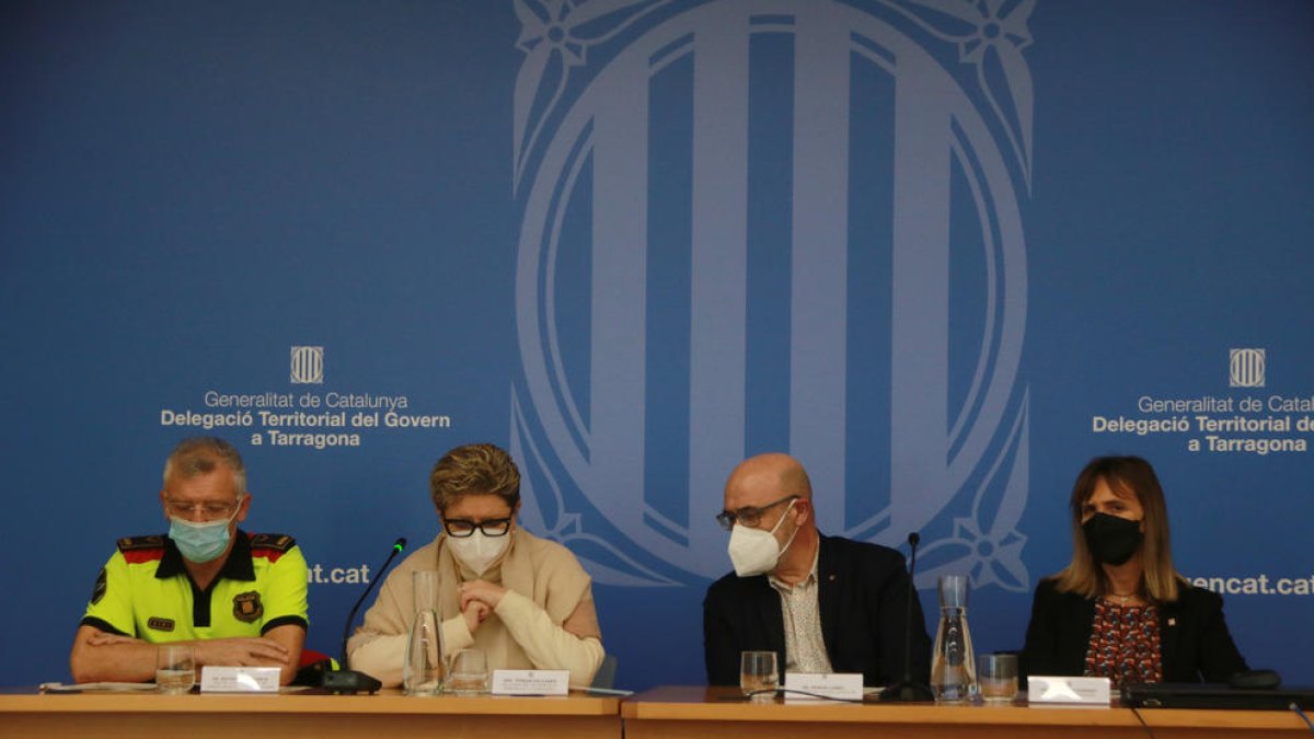 El director del Servei Català de Trànsit, Ramon Lamiel, acompanyat de la delegada territorial del Govern a Tarragona, Teresa Pallarès, ha presentat el balanç de sinistralitat al Camp de Tarragona.