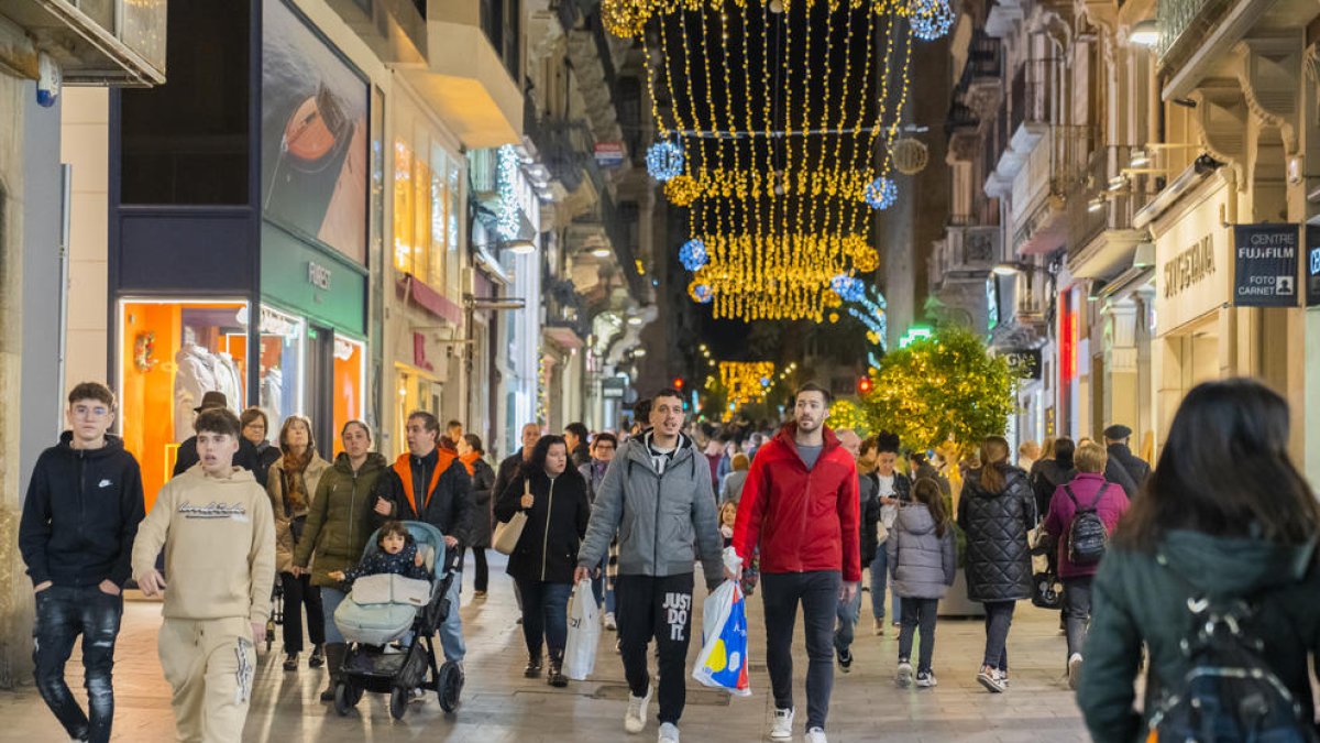 Imatge del centre de la ciutat ahir, un dels últims dies de la campanya de Nadal.