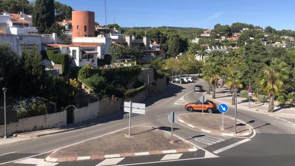 Imatge d'un dels accessos a Cala Romana on es col·locarà un lector de matrícules.