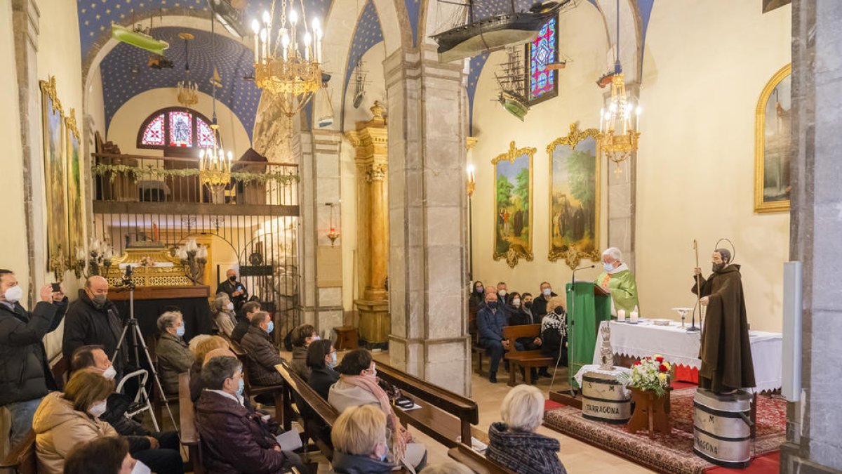 Ambos símbolos religiosos pudieron verse juntos el domingo por primera vez en tres siglos.