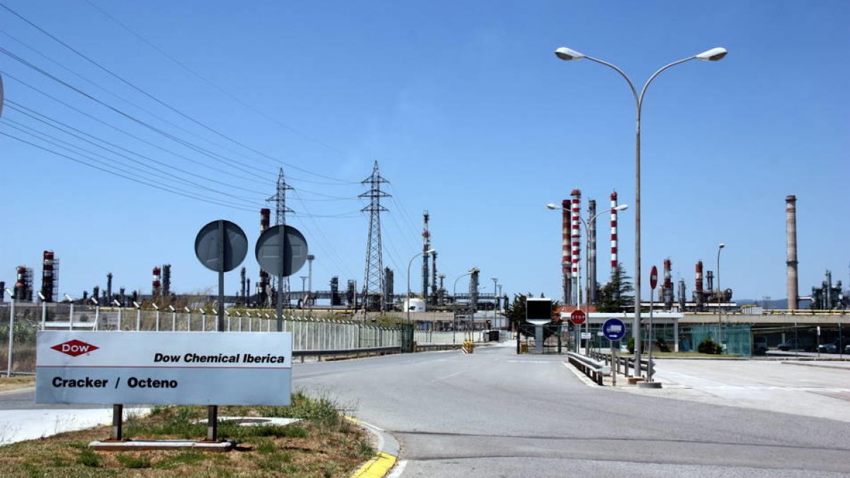 Pla general de l'entrada a la planta de Dow Chemical de Tarragona.