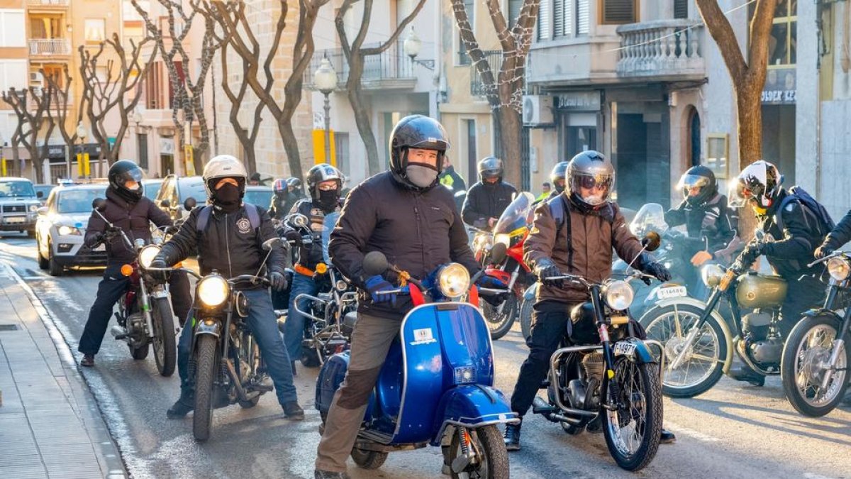 Membres del Moto Clàssic Constantí en una de les seves sortides.