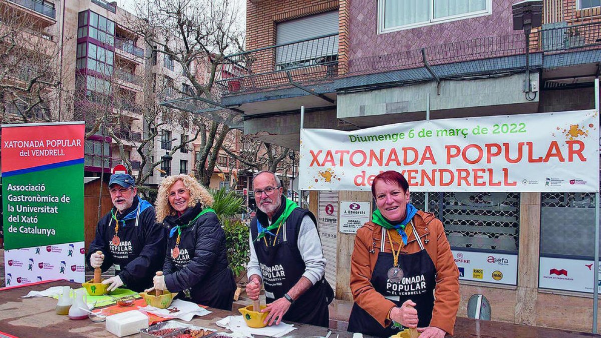 La Xatonada es una fiesta dedicada, íntegramente, a la divulgación y cata de este plato vendrellense.