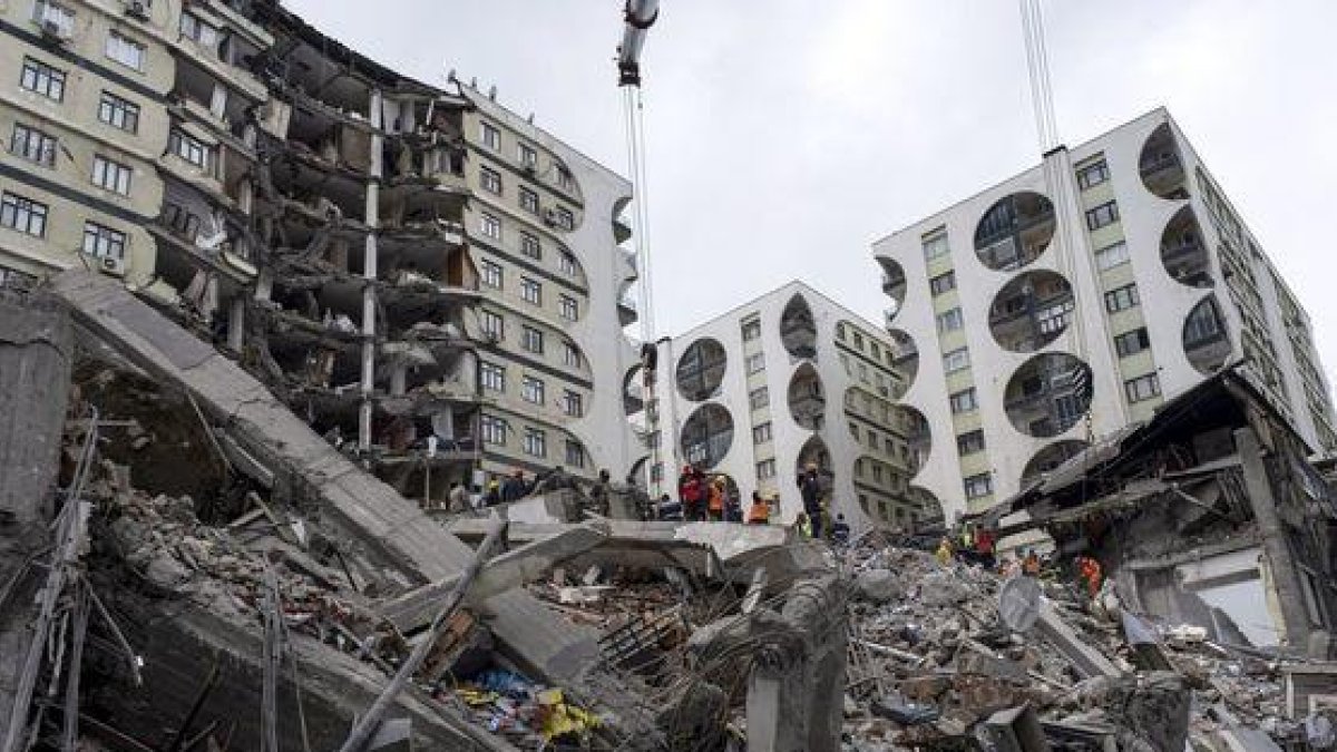 Edificis fets pols degut al terratrèmol