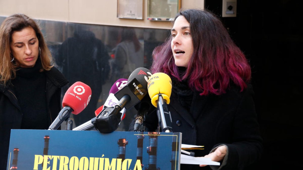 La regidora de Medi Ambient de Tarragona Eva Miguel durant la roda de premsa.